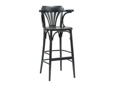 N¡Æ 135 - Wooden bar stool with back and footrest by TON