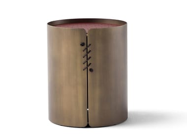 SETACCI - Round coffee table with metal sheet base and leather top by Amura