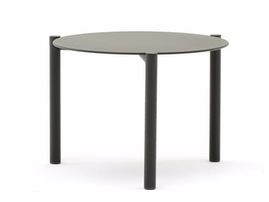 BAHIA - Round powder coated aluminium garden side table by Varaschin