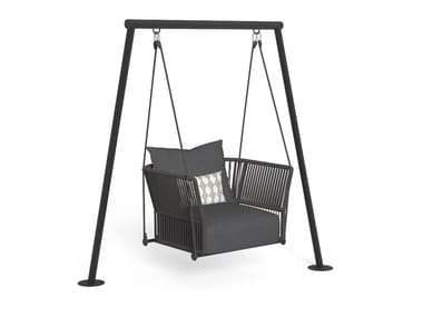 CLIFF - Hanging garden armchair with armrests by Talenti