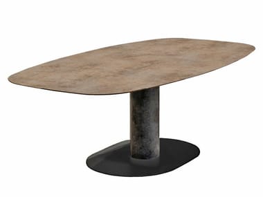 BIG - Oval steel garden table by Varaschin