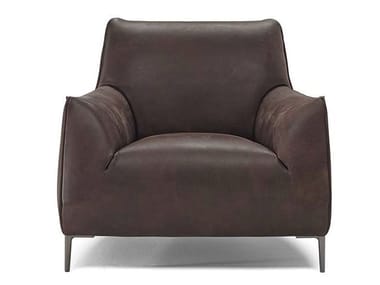 DOLLY - Leather armchair with armrests by Natuzzi Italia