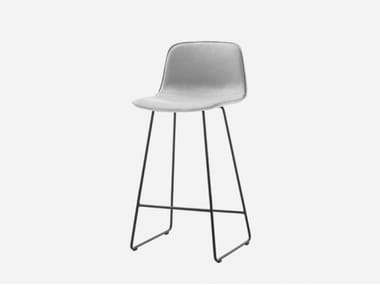 VARYA TAPIZ - Sled base fabric stool by Inclass